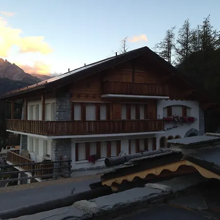 Les Petits Melezes Bed & Breakfast