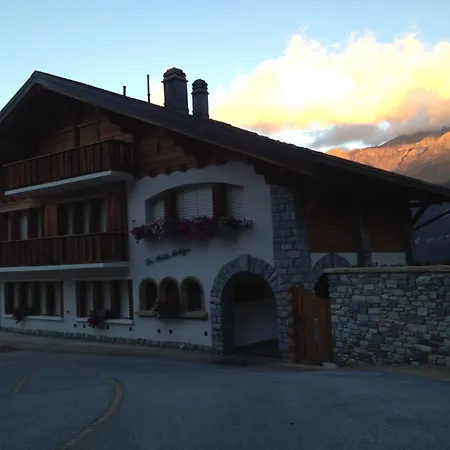 Les Petits Melezes Bed & Breakfast 4*