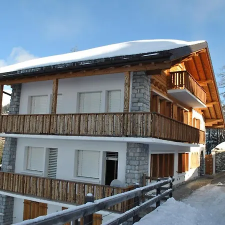 Les Petits Melezes Bed & Breakfast 4*